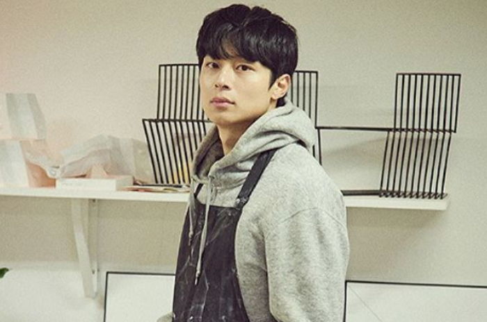 ‘샤이니’ 키 콘서트 가서 공연 안보고 ‘태블릿’으로 작업해 사과한 김충재