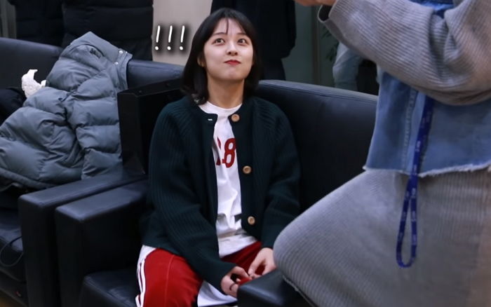 ‘위안부’ 할머니 돕는 ‘마리몬드’ 카디건 입고 스케쥴한 김보라