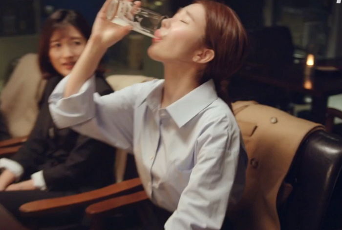 만취해 이동욱한테 혀 짧은 소리로 귀엽게 ‘술주정’ 부리는 유인나