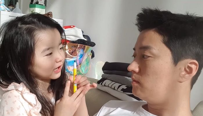 하은이가 얼굴에 낙서해도 ‘1도’ 화 안 내는 ‘딸바보’ 아빠 인교진