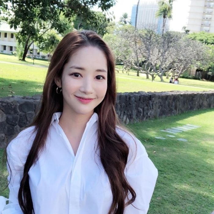 너무 예뻐 ‘여행 사진’마저 ‘화보’로 착각하게 만드는 박민영 근황