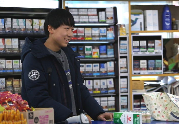 추운 겨울 ‘보일러’ 땔 돈조차 없어 ‘편의점’서 알바하는 17세 재민이