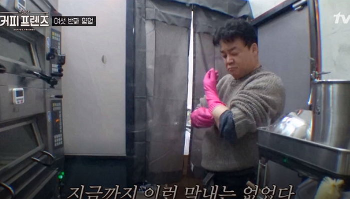 18년 만에 카페 ‘알바생’으로 취직해 사장님보다 일 더 잘한 백종원