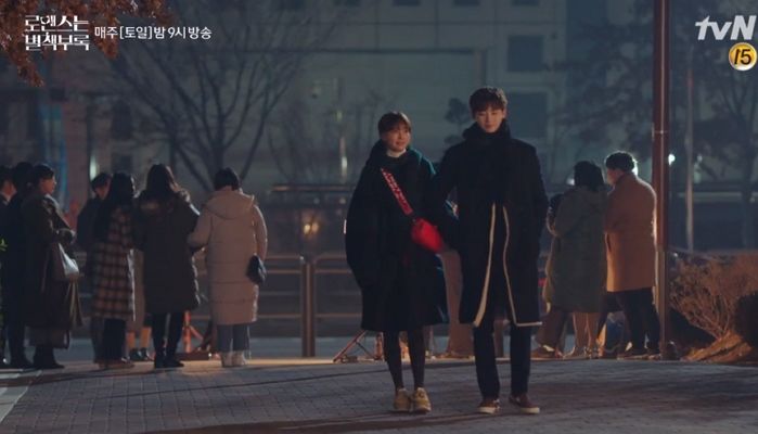 짝사랑하는 이나영이 손잡아 주자 설렘 폭발해 좋아 죽는 ‘로별’ 이종석