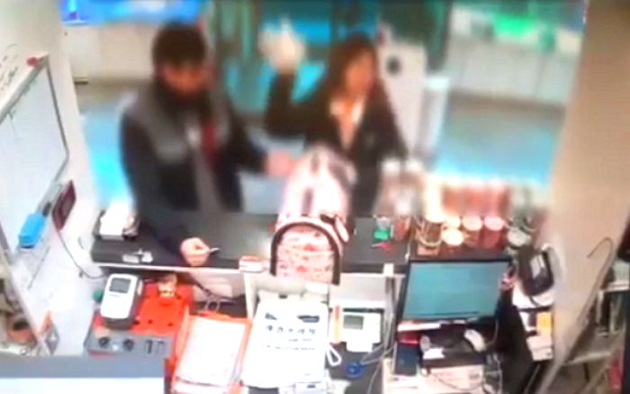 분양받은 ‘생후 3개월’ 아기 말티즈 변 먹는다는 이유로 집어던져 죽인 여성