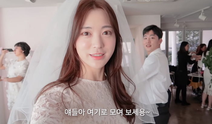 면사포 쓰고 친구들과 ‘브라이덜 샤워’하며 원조 얼짱 미모 뽐낸 예비 신부 유혜주