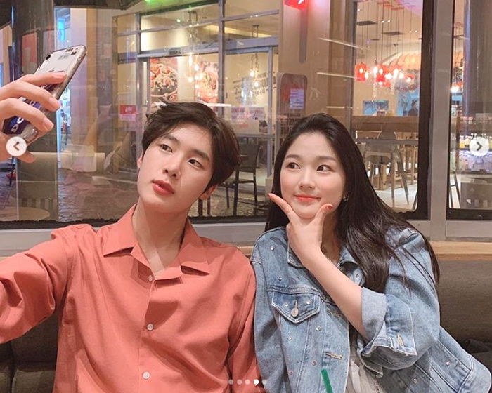 “둘이 로맨스물 찍는 줄”···섹시하게 앞머리 까고 예서랑 데이트샷(?) 올린 김동희