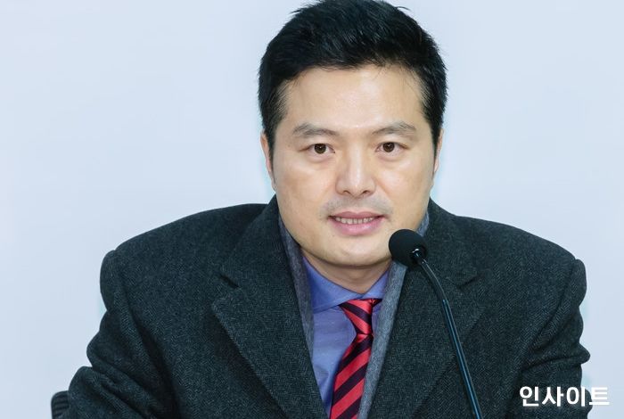 김태우 전 수사관 검찰 출석해 12시간 조사 받고 귀가···“다 얘기했다”