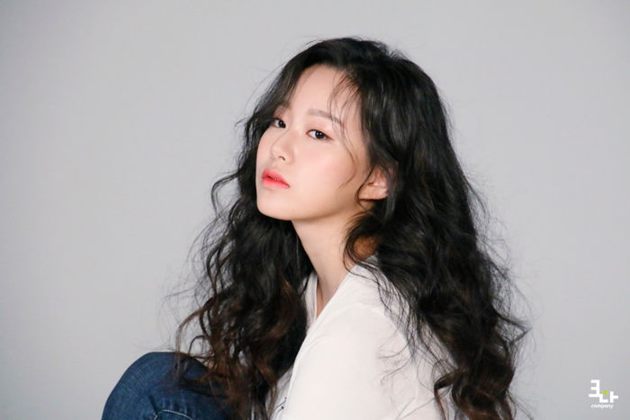 흰 티에 청바지 입고 레전드 미모 찍은 ‘청순 섹시’의 정석 ‘SKY 캐슬’ 박유나