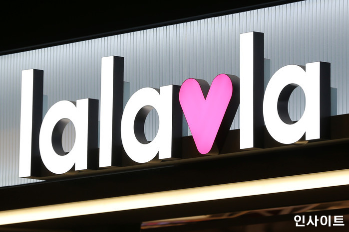 ‘랄라블라’, 외국인 고객 위해 매장에서 택스리펀드 서비스 진행한다