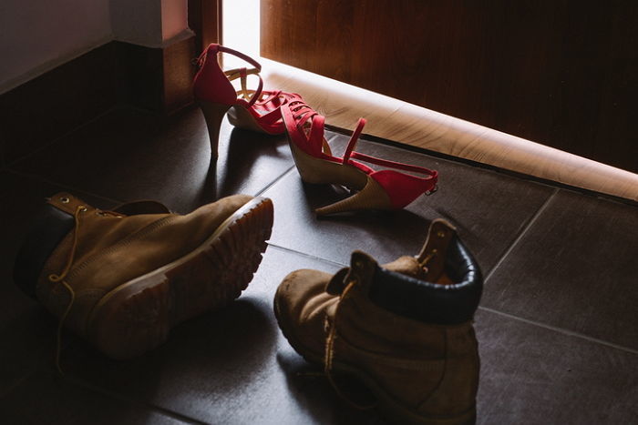 아내 불륜 현장 덮친 남편 피해 창문으로 도망가려던 내연남이 추락해 숨졌다