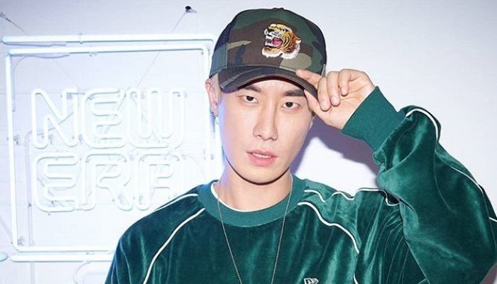 공중파 방송 무대서 “I♥몰카” 문구 내보낸 래퍼 산이