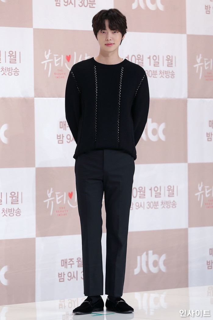 배우 안재현이 1일 오후 서울 영등포구 타임스퀘어 아모리스에서 열린 JTBC 월화드라마 '뷰티 인사이드' 제작발표회에 참석해 포즈를 취하고 있다. / 사진=박찬하 기자 chanha@