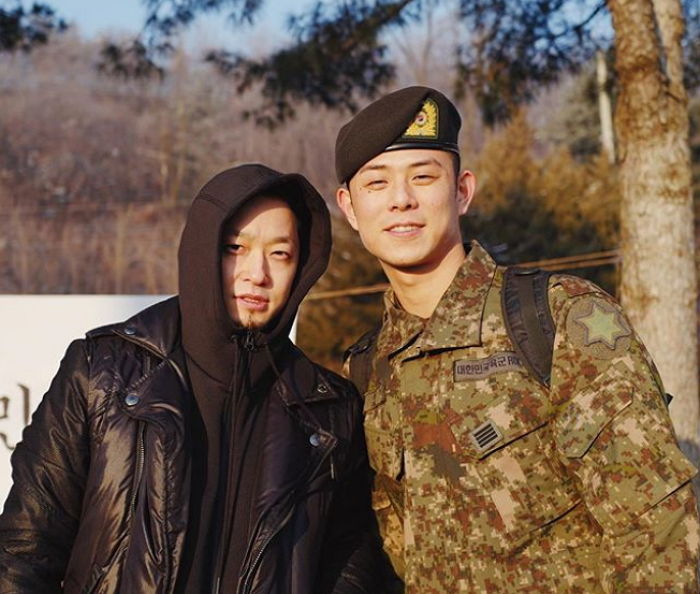 방금 막 ‘전역’한 래퍼 빈지노의 현장 사진