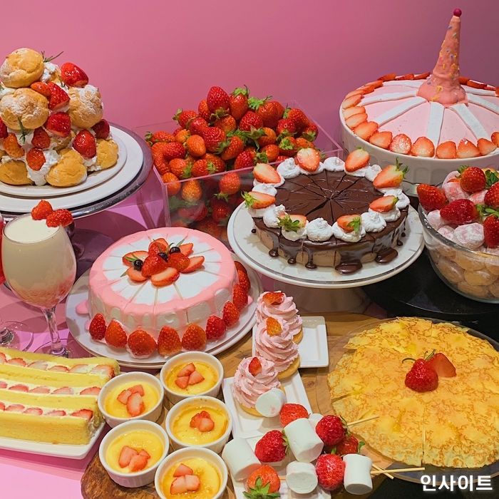 “딸기슈+딸기초코케이크+딸기모찌” 역대급 딸기 축제 벌어진 이랜드 ‘페어링6’