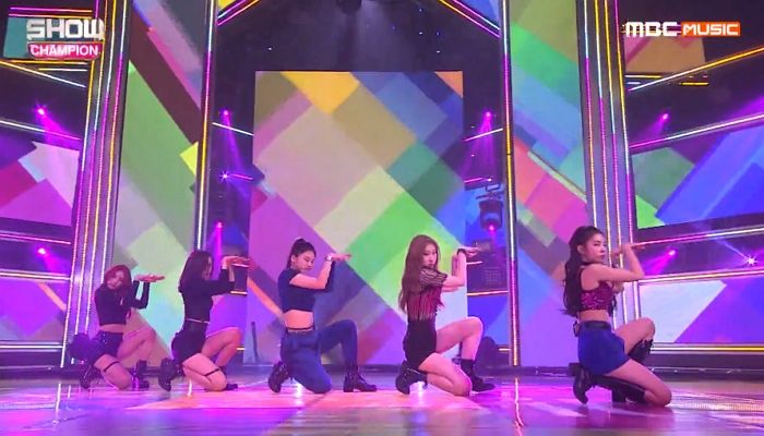 어제자 언니랑 ‘똑 닮은 춤선’으로 완벽 무대 선보인 ‘ITZY’(있지) 채령