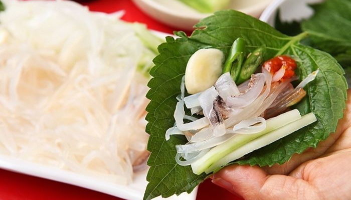 지난해 오징어 생산량 30년 만에 최저 기록…“오징어회·버터구이 가격 오른다”