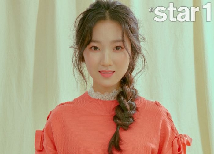 새 화보서 점점 더 예뻐지는 미모 과시한 ‘마멜 공주’ 김혜윤