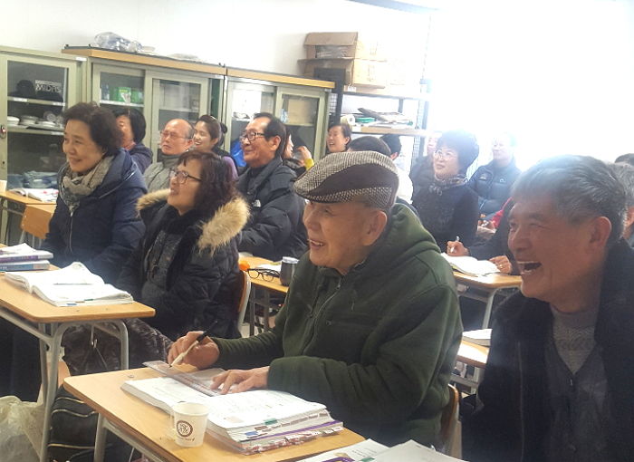 하나뿐인 ‘치매 아내’ 돌보기 위해 요양보호사 도전한 91세 ‘사랑꾼’ 할아버지