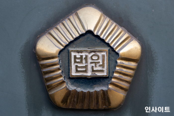 호텔 발코니에 ‘나체’로 잠깐 나왔다가 ‘유죄’ 판결 받은 남성