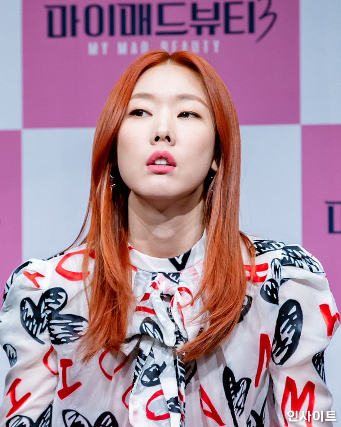 모델 한혜진이 26일 오후 서울 상암 jtbc4 예능 '마이 매드 뷰티3' 제작발표회에 참석해 포즈를 취하고 있다. / 사진=고대현 기자 daehyun@