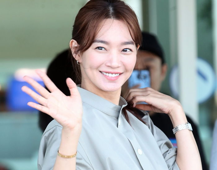 병원비 없어 치료 못 받는 화상 환자·독거노인 위해 10년간 ‘20억’ 기부한 신민아