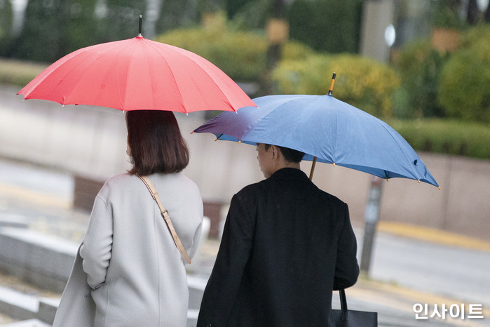 오늘(27일) 전국 미세먼지 섞인 ‘비’ 내린다···“우산 꼭 챙기세요”
