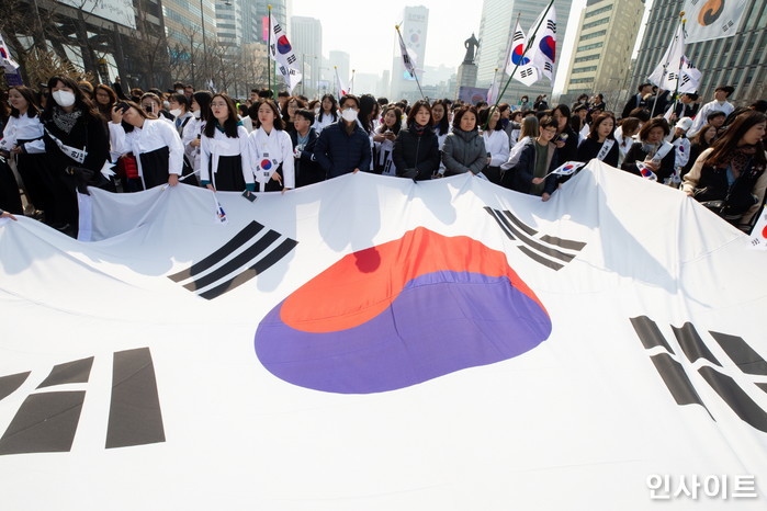 3·1운동 ‘100주년’ 맞아 하늘에 태극문양 수놓은 ‘블랙이글스’