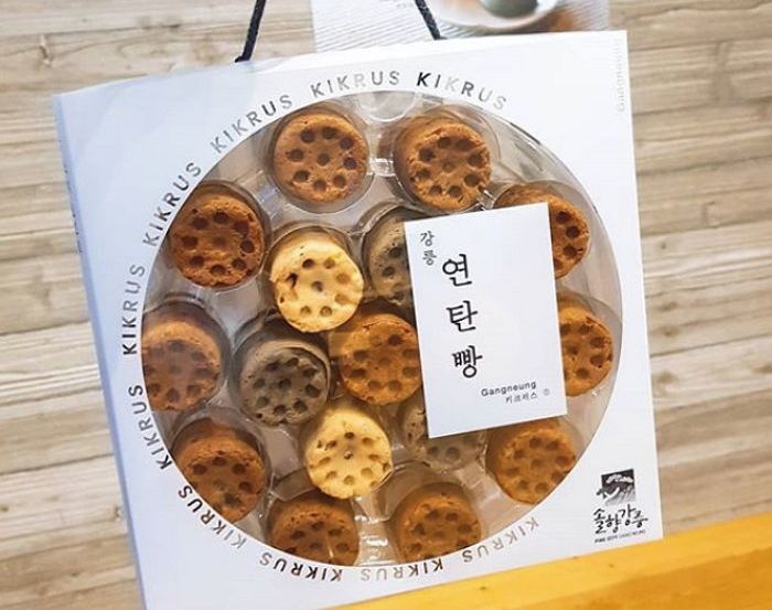 탁 트인 해변서 입안에 하나씩 쏙쏙 넣으면 ‘행복’ 그 자체인 강릉 ‘연탄빵’
