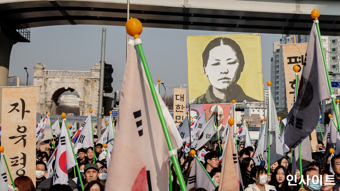 “대한독립만세!” 3·1운동 100주년 기념 사전 행진하는 시민들