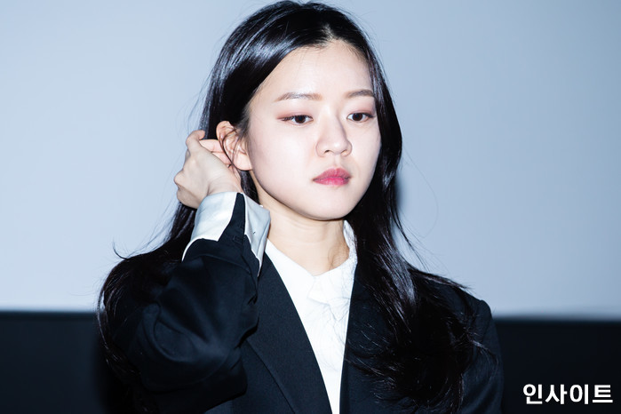 3·1절 기리려 ‘검은색 정장’ 입고 무대 인사 온 고아성