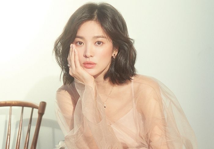 ‘독립운동가’ 이준 열사 기념관에 ‘한글 간판’ 또 기증한 송혜교