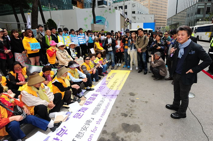 3.1절 맞아 재조명된 11년째 조용히 일본군 위안부 피해 할머니들 돕고 있는 남자 배우