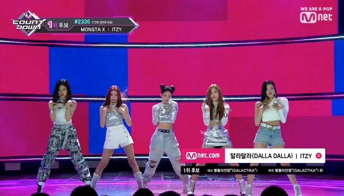 어제(28일) 크롭티에 미니스커트 입고 S라인 춤선 뽐낸 ‘있지’ 채령