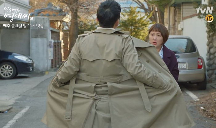 “꺼져 변태XX야!”···눈앞에서 성희롱하는 바바리맨에 ‘핵사이다’ 멘트 날려 퇴치한 영애 씨