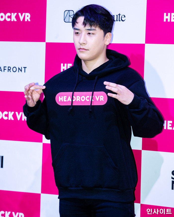 빅뱅 승리가 7일 오전 서울 청담동 라운지바 S653에서 열린 VR프랜차이즈 브랜드 ‘헤드락 VR’ 론칭 행사에 참석해 포즈를 취하고 있다. / 사진=고대현 기자 daehyun@