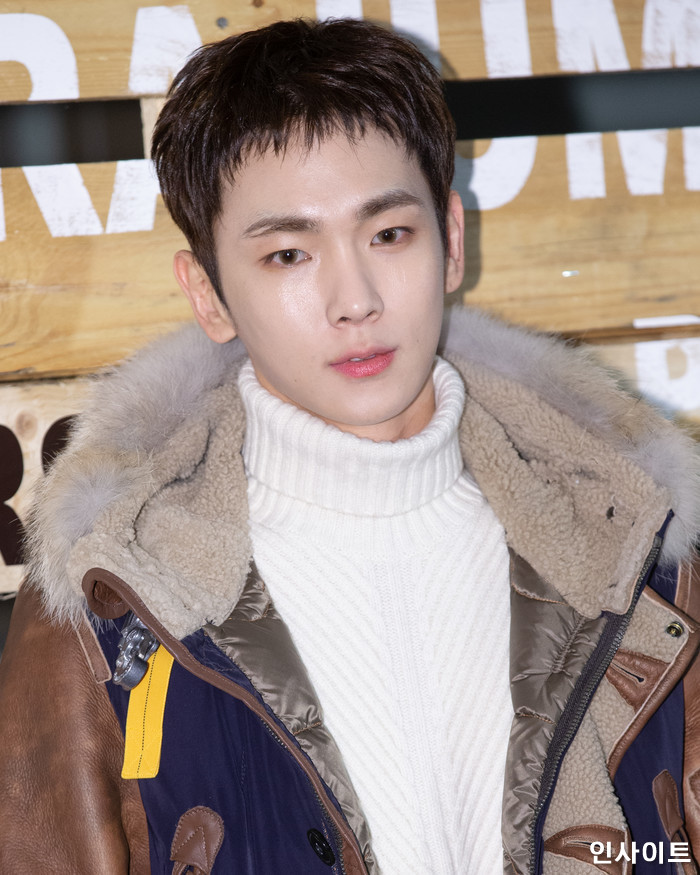 샤이니 키가 1일 오후 서울 청담동 호림아트센터 JNB1에서 열린 이태리 아우터 브랜드 '18FW 프레젠테이션 이벤트 포토월'에 참석해 포즈를 취하고 있다. / 사진=고대현 기자 daehyun@