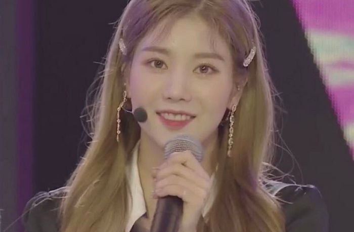 ‘흑발→금발’로 염색하고 ‘요정미’ 제대로 뽐낸 어제자 아이즈원 권은비