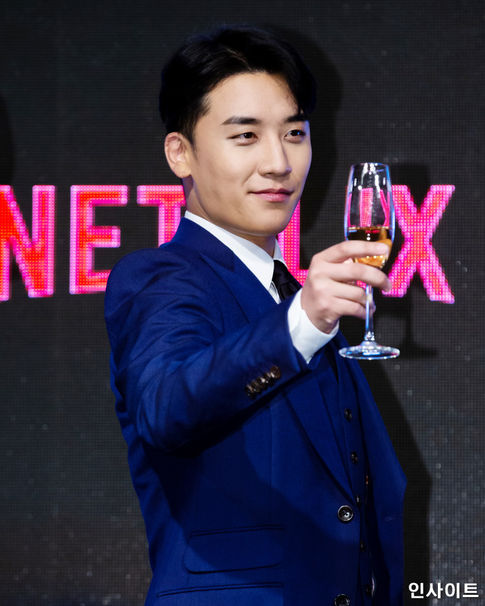 빅뱅 승리가 1일 오전 서울 종로 JW메리어트호텔 서울에서 열린 시트콤 ‘YG전자’ 제작발표회에 참석해 포즈를 취하고 있다. / 사진=고대현 기자 daehyun@