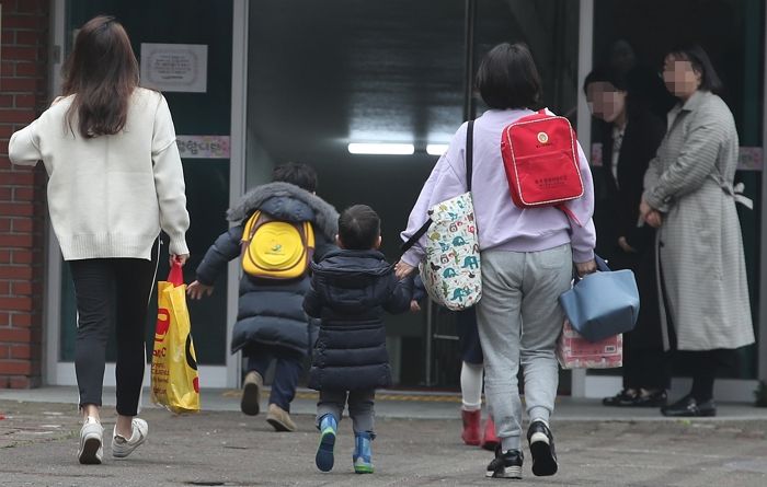 “배신 대가 얼마나 쓴지 알게될 것” 유치원 개학 연기 강요하는 한유총
