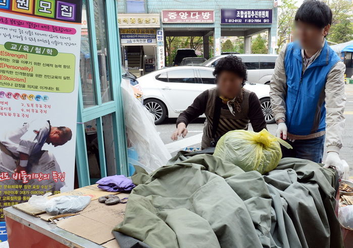 “다닥다닥 붙어있어 지나갈 때마다 불편했던 영등포 ‘불법 노점상’ 거리 정비된다”