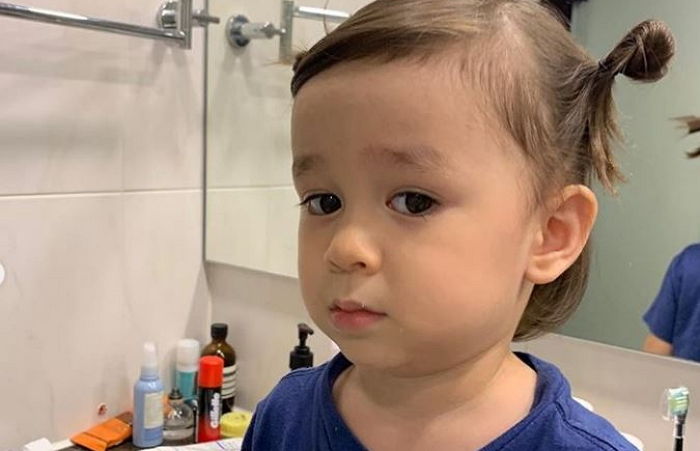 앙증맞은 ‘뿌까 머리’하고 모닝 셀카 찍은 ‘세젤귀’ 윌리엄