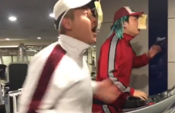 헬스장서 ‘5만 원권’ 현금 다발 들고 운동하는 ‘영앤리치’ 수퍼비