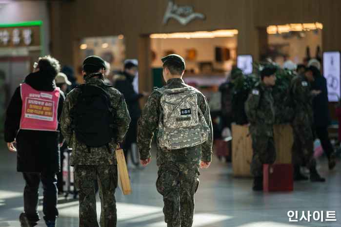 ‘짬찌’라고 휴가 나온 군인친구 놀리는 친구 폭행한 20대 남성