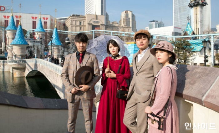 절친이랑 ‘꽃무늬 원피스’ 입고 롯데월드 가면 자유이용권 44% 할인