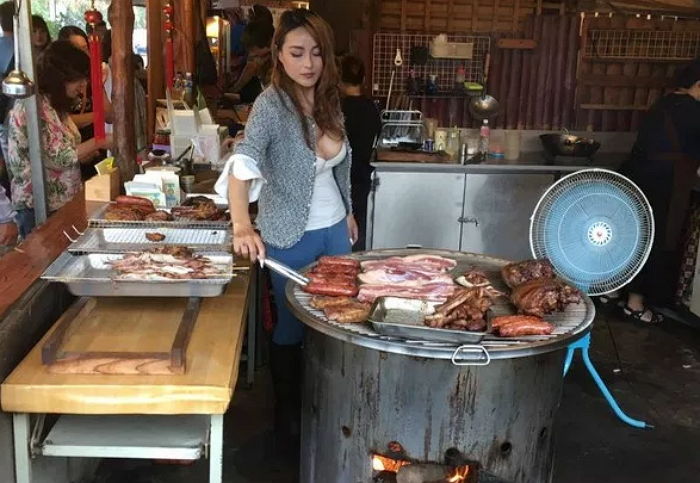 망해가던 아빠의 ‘고깃집’을 사진 한 장으로 맛집으로 바꾼 딸