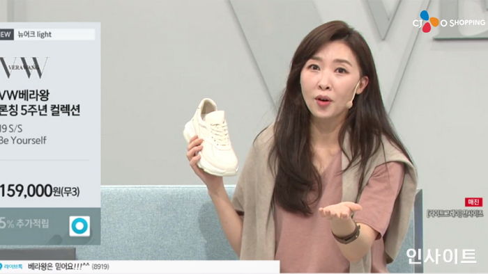 CJ오쇼핑, 뉴욕 감성 담은 VW베라왕 신발·가방 매출 ‘고공행진’