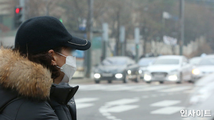 “미세먼지 마스크, 과학적으로 ‘차단’ 효과있다는 증거 없다”