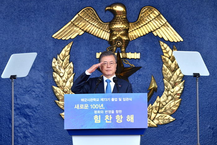 “대통령님, 중국에 ‘미세먼지’ 항의 못하면 창문 열고 근무하세요”