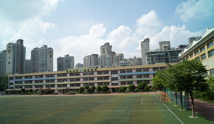 “중학교도 ‘검정고시’로 졸업한 제 아이가 고등학교 입학 ‘5일’ 만에 자퇴를 했습니다”